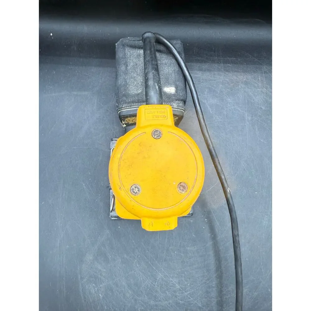 DeWalt DW411 1/4 Sheet Palm Grip Sander - tested and works